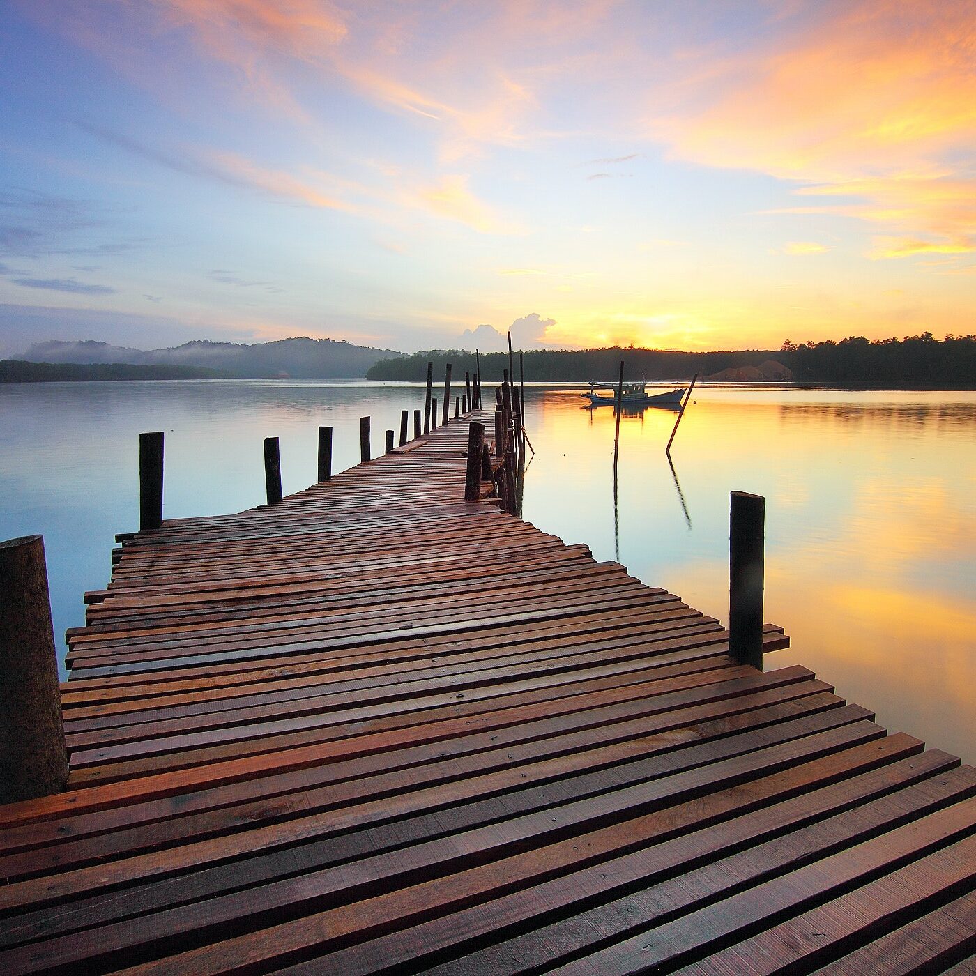 beach-boat-dawn